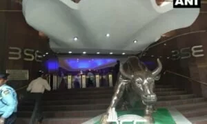 Sensex, Nifty Today: बाजार में लौटी रौनक : 213 अंकों की तेजी के साथ खुला सेंसेक्स, लेकिन निफ्टी 15 हजार के नीचे