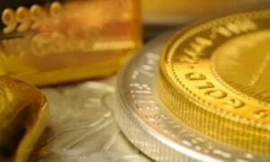Gold Silver Price: लगातार तीसरे दिन फिसला सोना वायदा, चांदी भी लुढ़की, जानिए कीमत