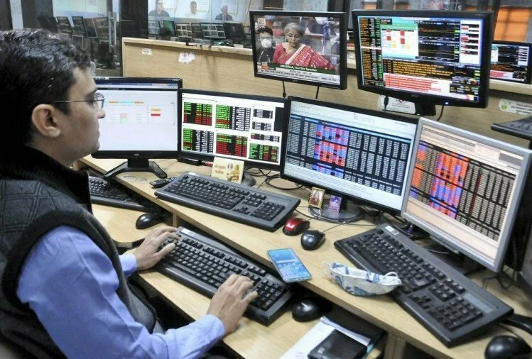 Sensex, Nifty Today: मामूली बढ़त पर खुला बाजार, सेंसेक्स 52700 और निफ्टी 15800 के करीब