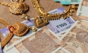 Gold Silver Price: उच्चतम स्तर से नौ हजार रुपये सस्ती है पीली धातु, जानिए कितनी हुई कीमत