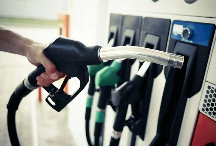 Petrol Diesel Price: आज छठे दिन भी पेट्रोल-डीजल के दाम रहे स्थिर, जानिए अपने शहर में कीमतें