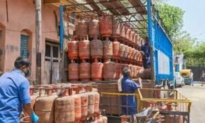 महंगाई की मार: क्या 1000 रुपये का हो जाएगा सिलिंडर? सरकार बंद कर सकती है LPG पर मिलने वाली सब्सिडी