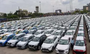 सियाम का दावा: चिप की कमी से 41 फीसदी घटी वाहनों की थोक बिक्री, कंपनियां नहीं कर पा रहीं आपूर्ति