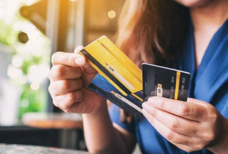 सेफ्टी टिप्स: संभाल कर रखें अपना क्रेडिट कार्ड, वरना पलभर में अपराधी लगा सकते हैं चूना