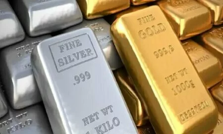 Gold Silver Price Today : सोने की कीमत में मामूली गिरावट, चांदी 216 रुपये चमकी, यहां जानें आज का भाव