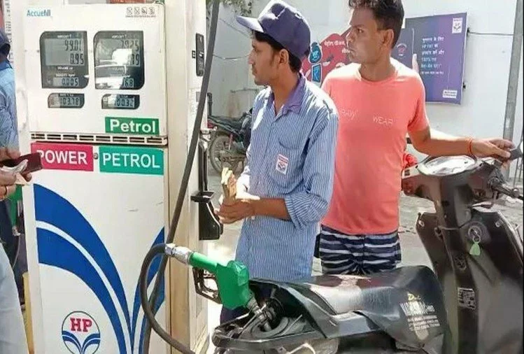 Petrol Diesel Price: इन 17 राज्यों में पेट्रोल की कीमत 100 रुपये के नीचे पहुंची, यहां जाने अपने शहर का भाव