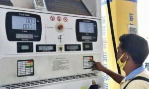 Petrol Diesel Price: कंपनियों ने जारी किए तेल के नए दाम, कई राज्यों में 100 के पार पेट्रोल, जानें आपके शहर में कितनी है कीमतें