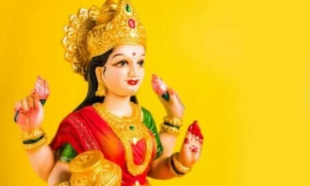 Kartik Purnima 2021: कार्तिक पूर्णिमा के दिन जरूर करें महालक्ष्मी स्तुति का पाठ, धन धान्य से भरेंगे भंडार