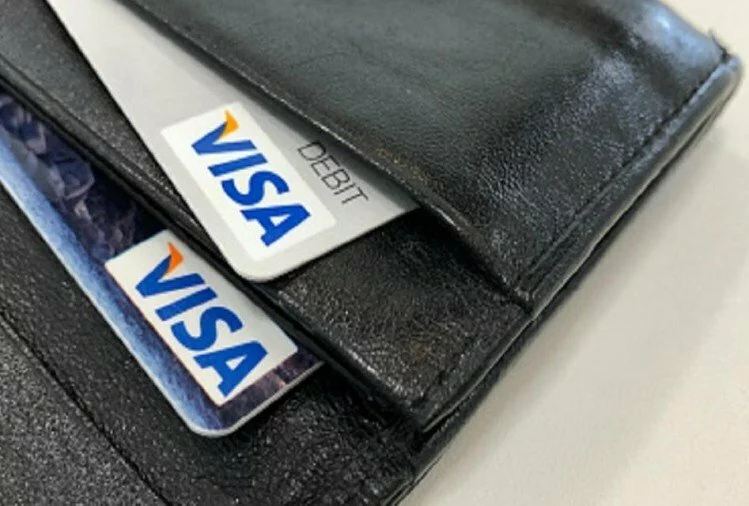 Fraud Alert: डेबिट कार्ड फ्रॉड से बचने के लिए अपनाएं ये आसान टिप्स, सेफ रहेगा आपका पैसा
