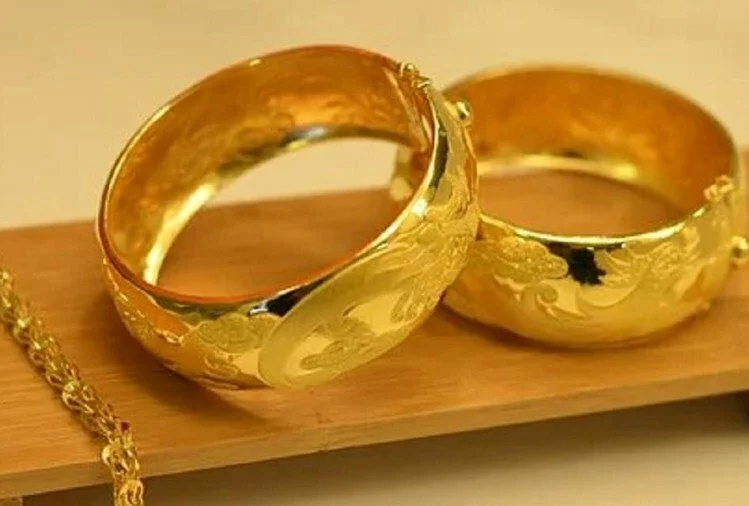 Gold Silver Rate Today: सोना आज भी महंगा, चांदी की कीमत 342 रुपये कम हुई, जानें ताजा भाव  