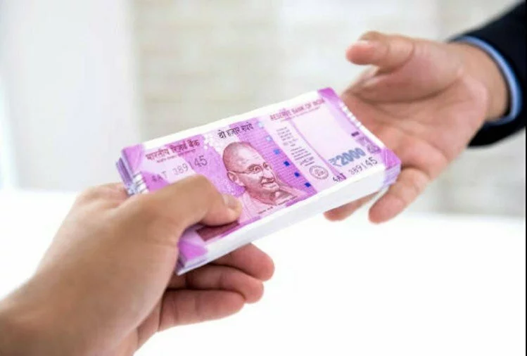 Pension Scheme: शादीशुदा लोगों को मिल सकते हैं हर महीने पांच हजार रुपये तक, जानिए कैसे उठा सकते हैं स्कीम का लाभ
