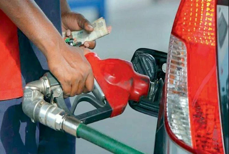 Petrol Diesel Price: आज के लिए जारी हुए तेल के दाम, कई शहरों में पेट्रोल 100 के पार, जानिए अपने शहर में कीमतें