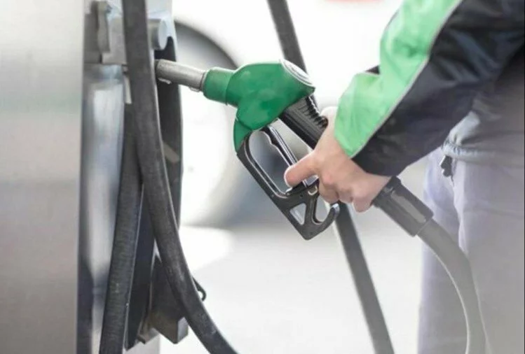 Petrol Diesel Price: आज दसवें दिन कंपनियो ने जारी किए तेल के नए दाम, जानिए अपने शहर में कीमतें