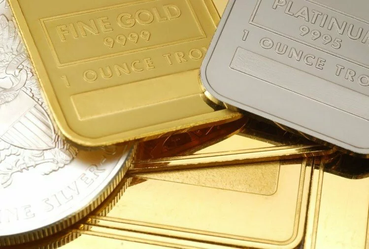 Gold Silver Rate Today: सोना आज हुआ महंगा, चांदी की चमक फीकी, खरीदने से पहले जानें ताजा भाव