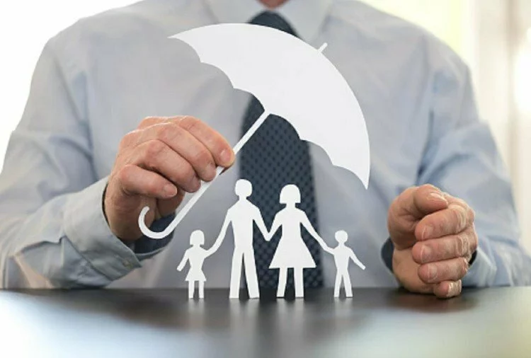 Life Insurance: पहली बार लेने जा रहे हैं टर्म लाइफ इंश्योरेंस प्लान, तो इन 4 बातों का रखें विशेष ध्यान