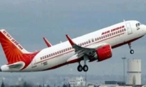 राहत: एयर इंडिया के टिकट से एयर एशिया की फ्लाइट में कर सकेंगे यात्रा, दोनों एयरलाइन के बीच बड़ा समझौता