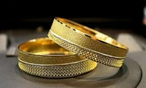 Gold Silver Price Today: सोना आज फिर हुआ सस्ता, चांदी 70 हजार के नीचे लुढ़की, खरीदने से पहले चेक करें लेटेस्ट रेट