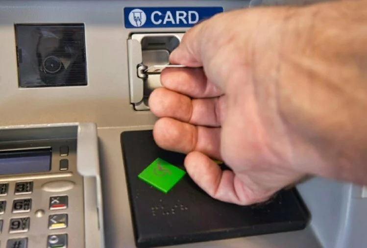 आरबीआई का बड़ा एलान: बिना डेबिट कार्ड के किसी भी एटीएम से निकाल सकेंगे पैसा, धोखाधड़ी के मामलों पर लगेगी लगाम