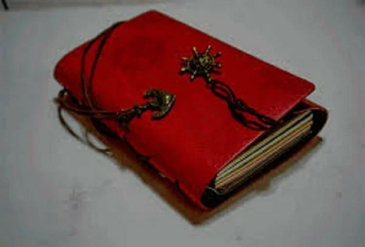 Lal Kitab Upay: लाल किताब के अनुसार करें चंद्र ग्रह शांति के उपाय, सभी कष्टों से मिल सकती है मुक्ति